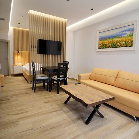 Alis Apartments Sarandë エクステリア 写真