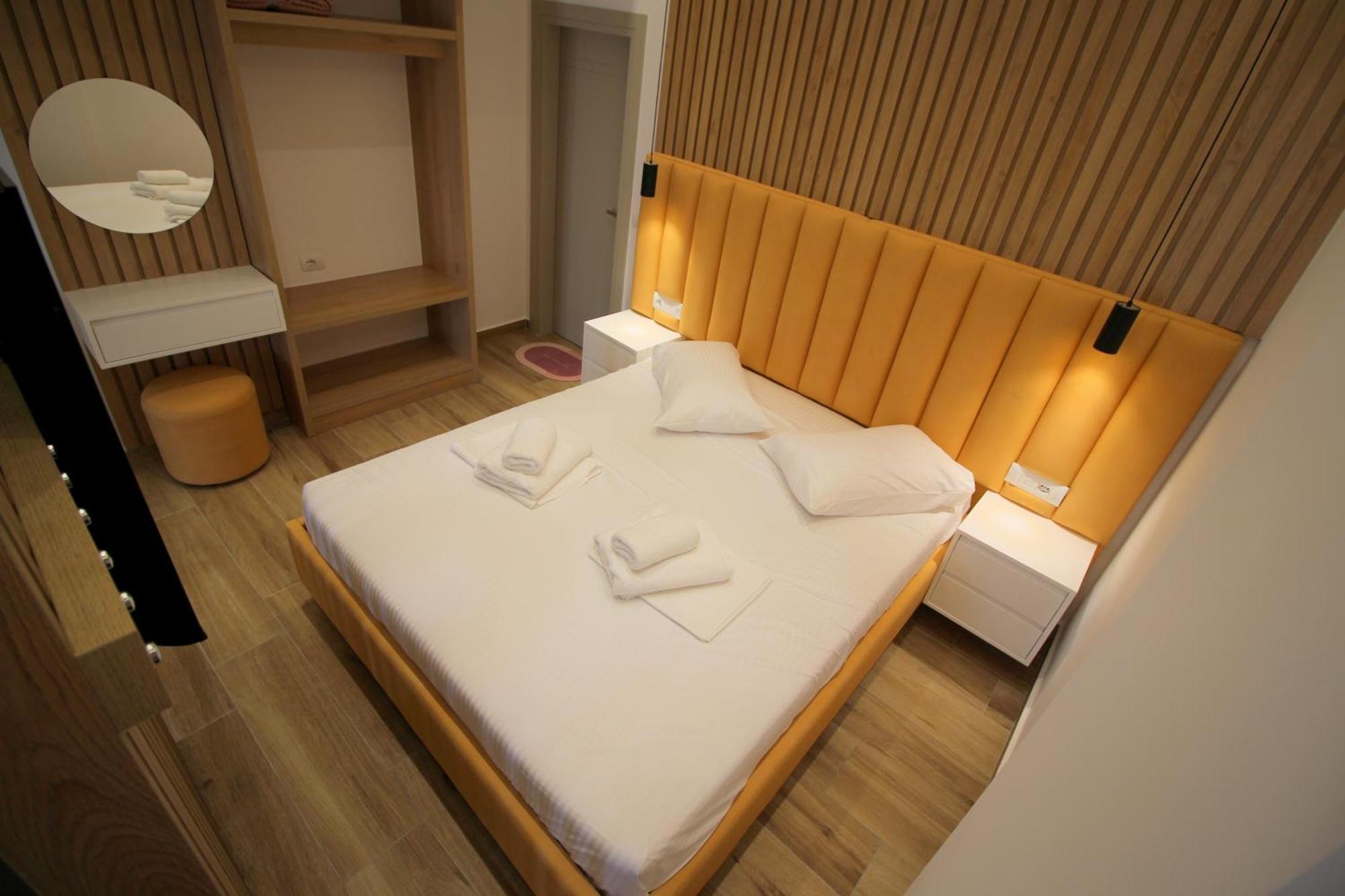 Alis Apartments Sarandë エクステリア 写真