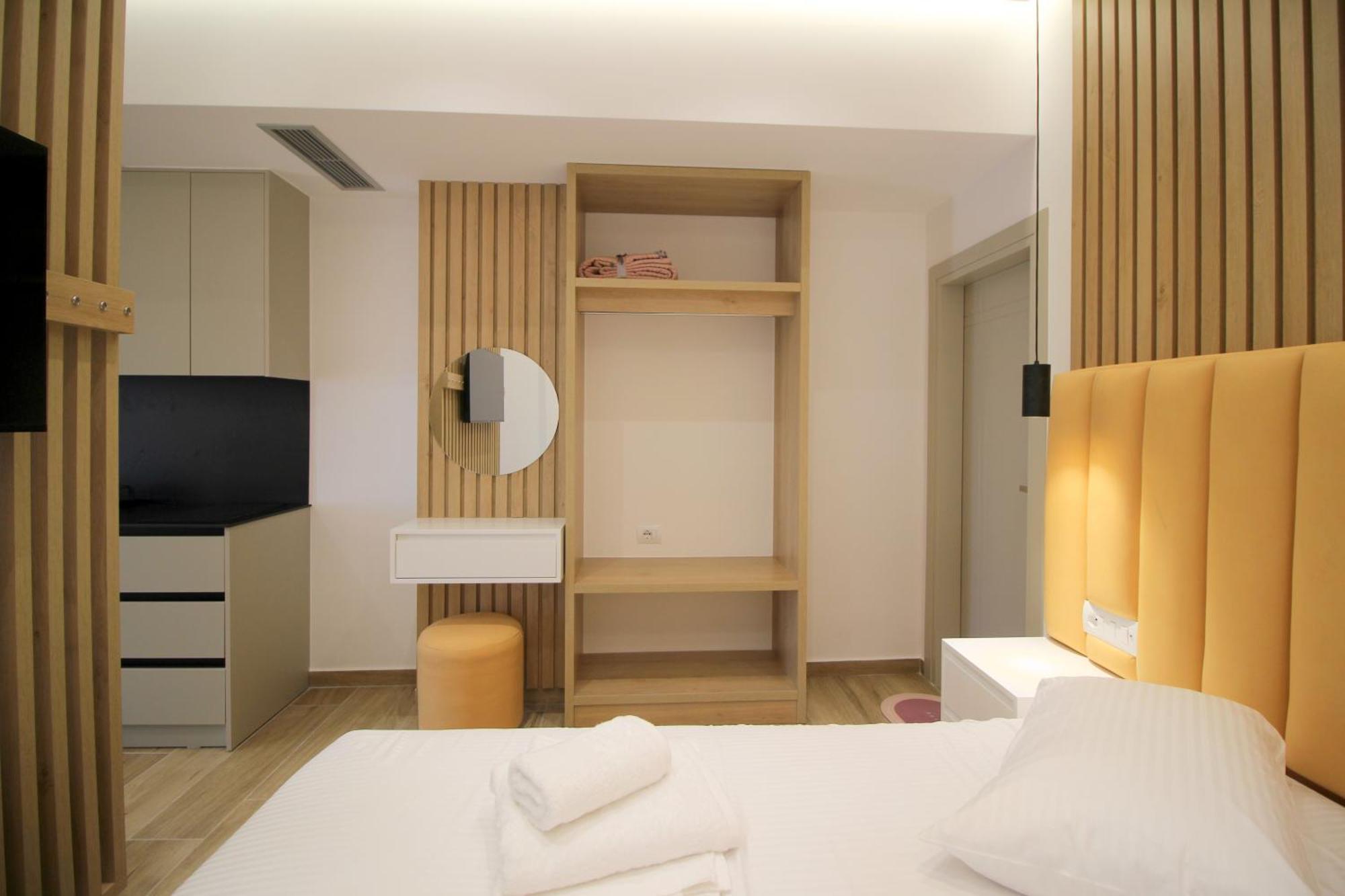 Alis Apartments Sarandë エクステリア 写真