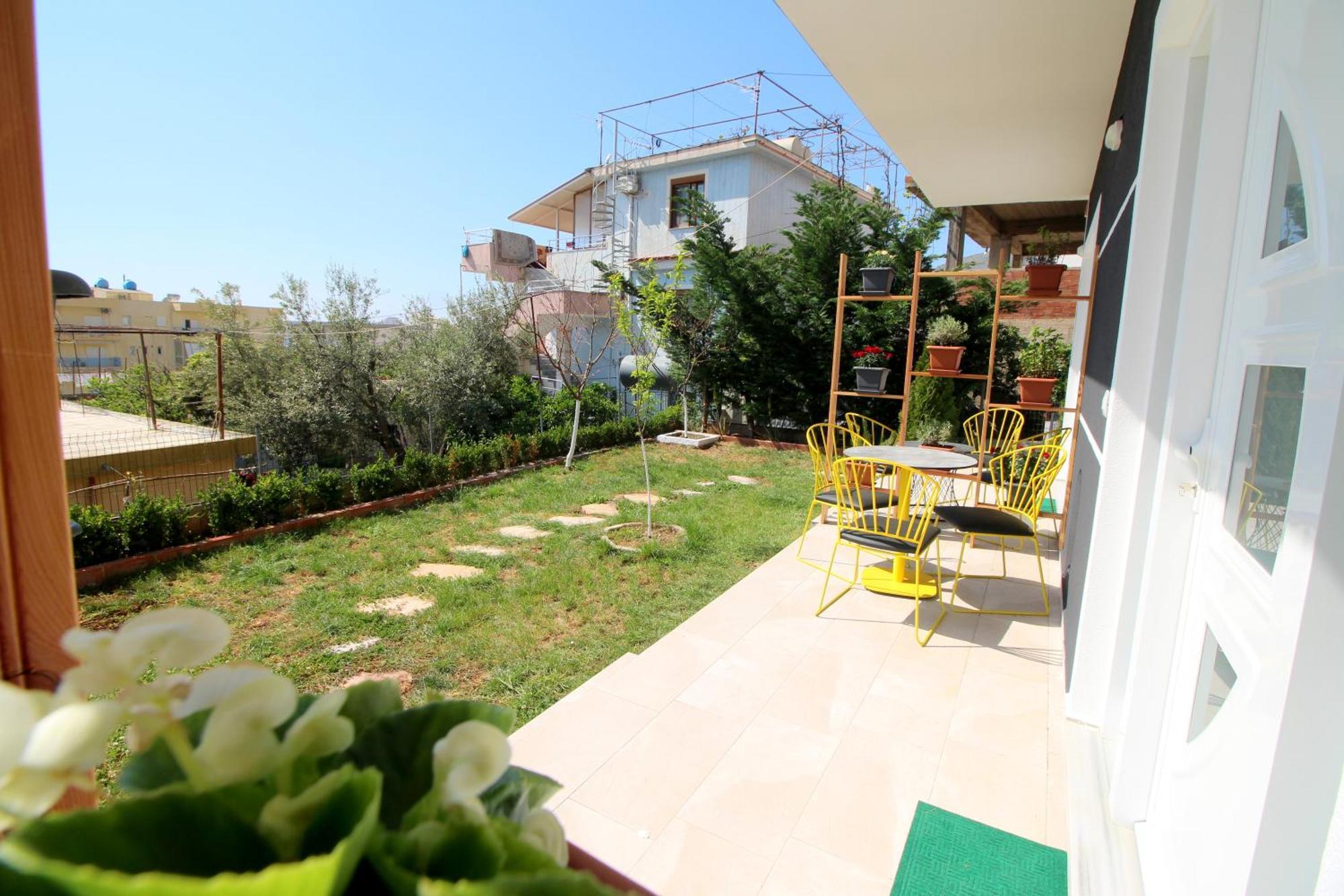 Alis Apartments Sarandë エクステリア 写真