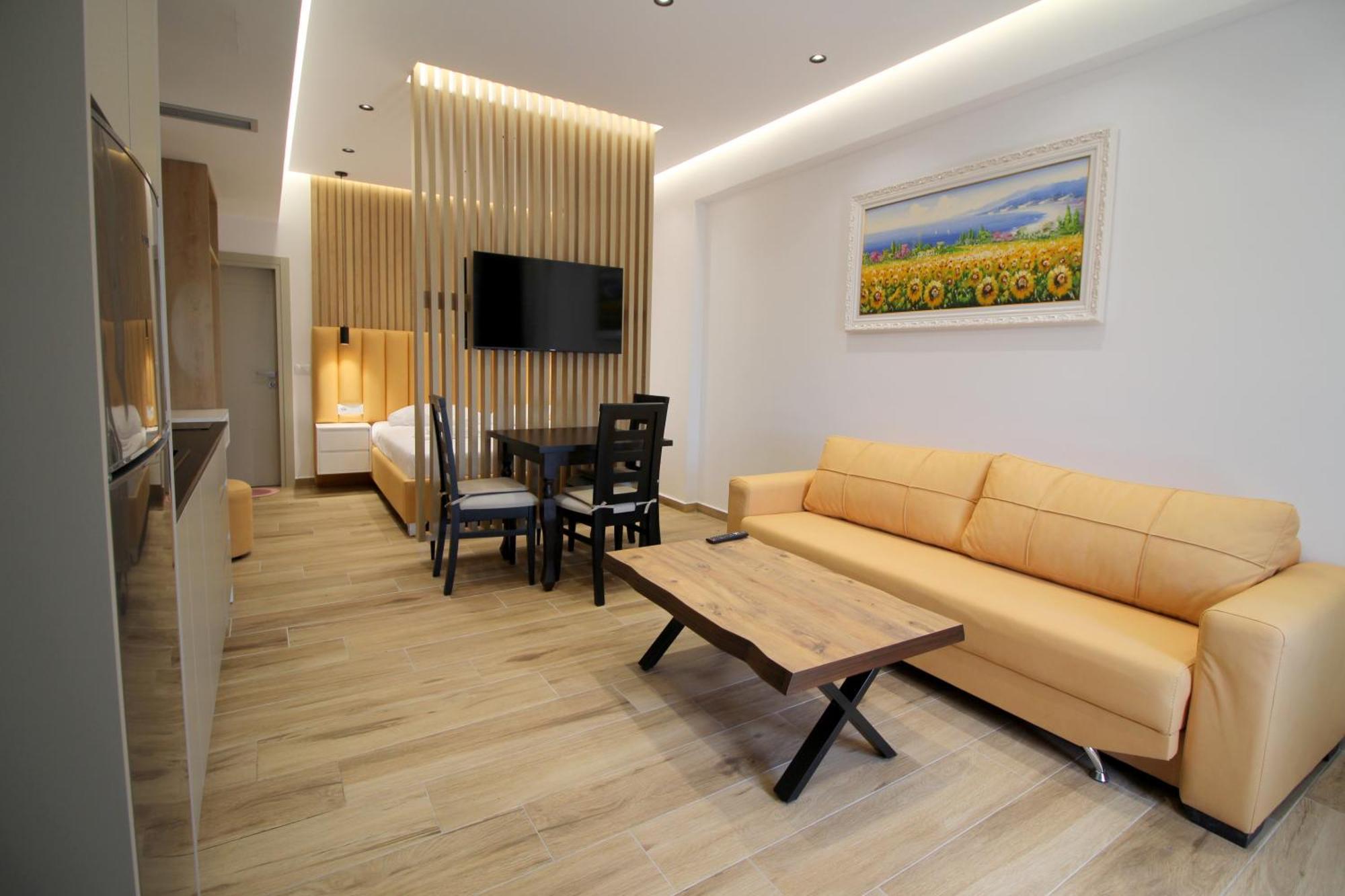 Alis Apartments Sarandë エクステリア 写真
