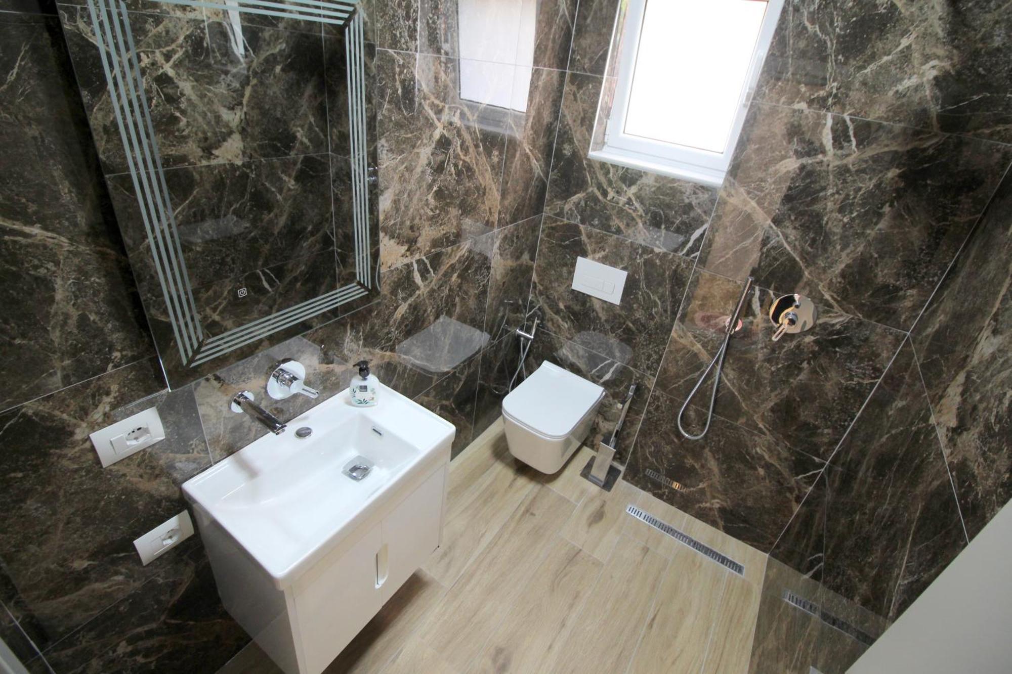 Alis Apartments Sarandë エクステリア 写真