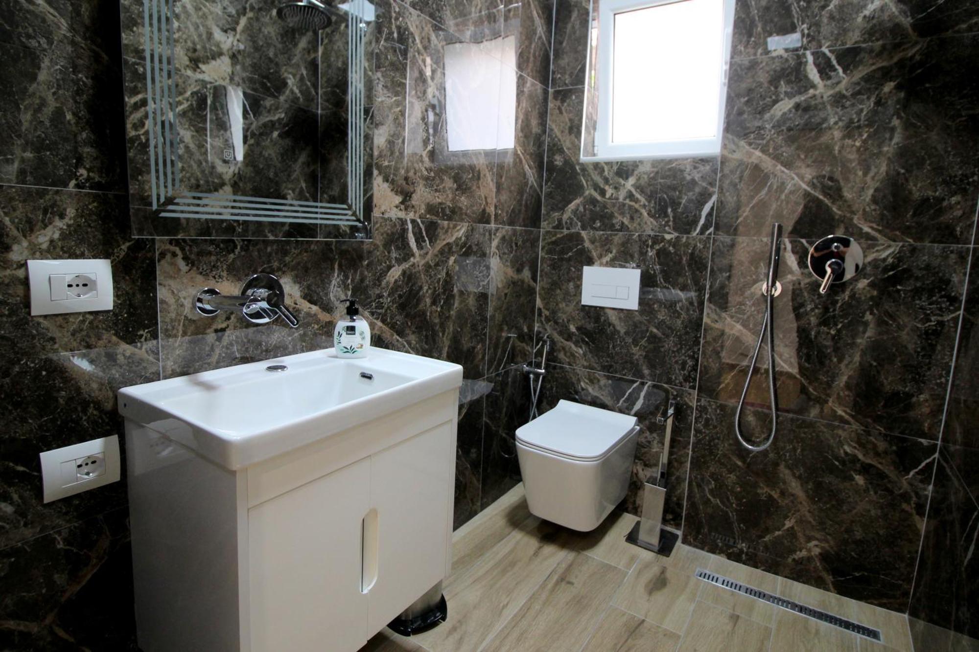 Alis Apartments Sarandë エクステリア 写真
